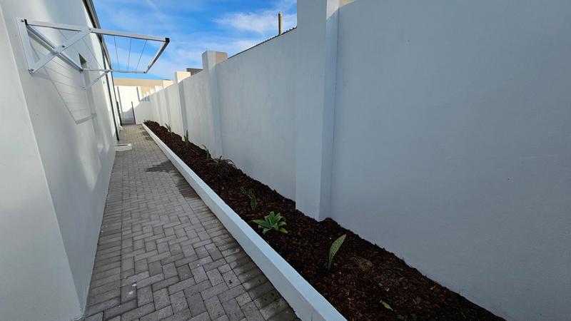 To Let 3 Bedroom Property for Rent in Velddrif Western Cape